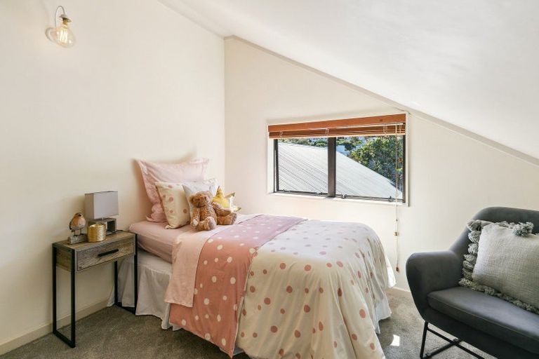 Photo of property in 8 Ranikhet Way, Khandallah, Wellington, 6035