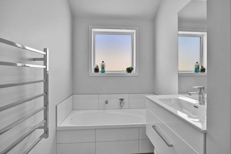 Photo of property in 2 Midsummer Avenue, Stratford, 4332