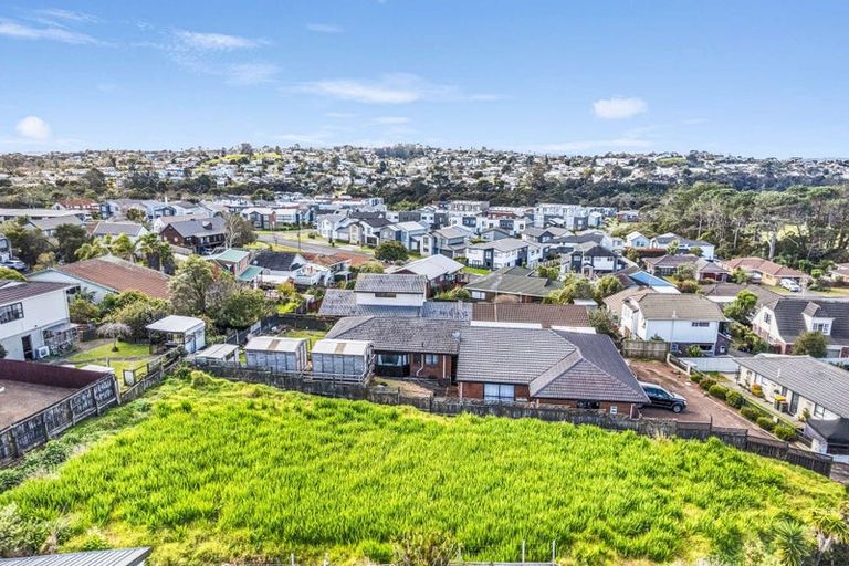 Photo of property in 10 Fernbird Place, Massey, Auckland, 0614