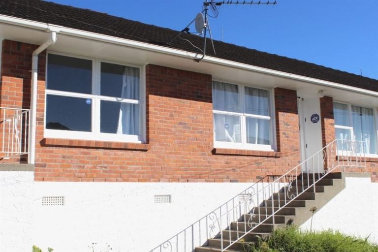 Photo of property in 61 Ocean View Road, Hillcrest, Auckland, 0627