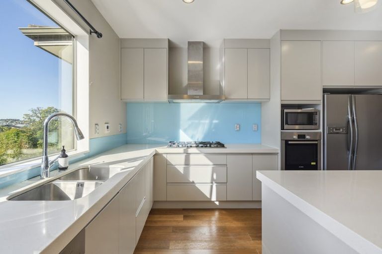 Photo of property in 5 Bintulu Place, Fairview Heights, Auckland, 0632