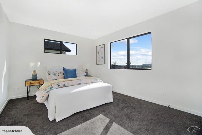 Photo of property in 18 Observation Green, Hobsonville, Auckland, 0616