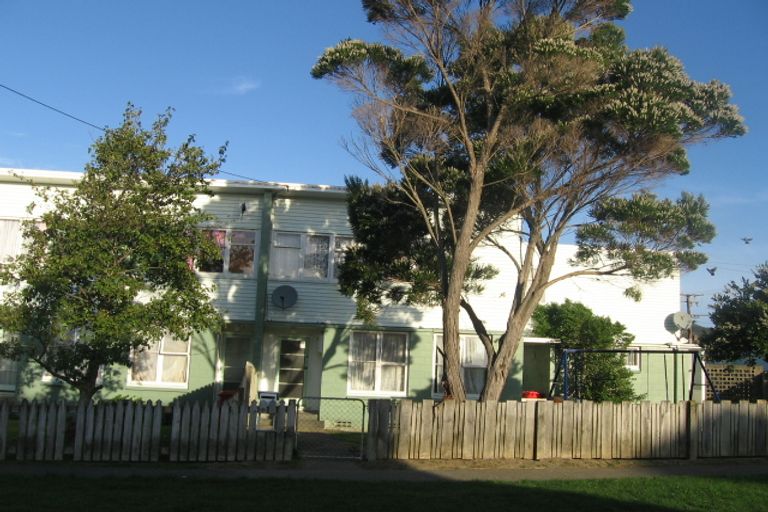 Photo of property in 10 Esk Place, Cannons Creek, Porirua, 5024