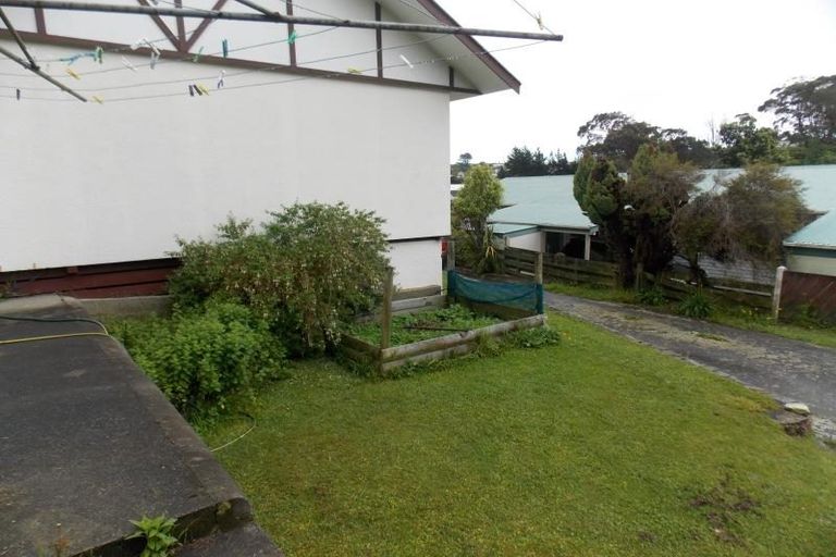 Photo of property in 42 Omapere Street, Whitby, Porirua, 5024