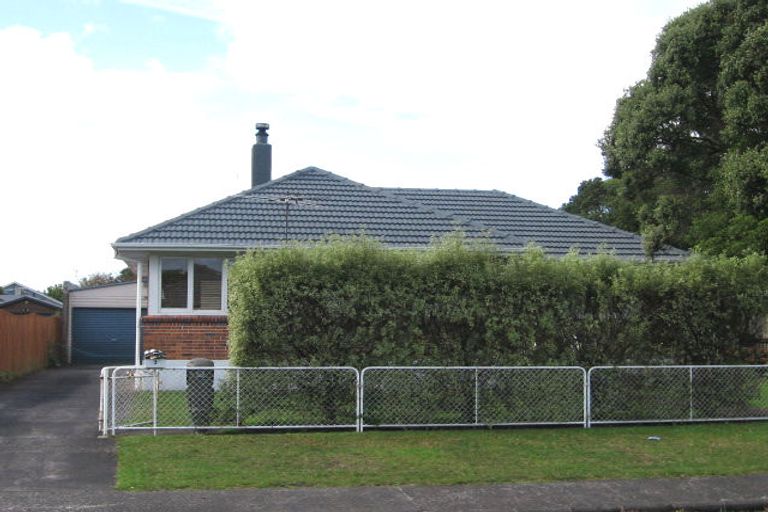 Photo of property in 3 Roby Street, Te Atatu Peninsula, Auckland, 0610