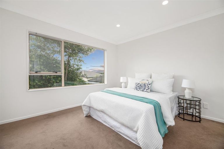 Photo of property in 35e Edmonton Road, Henderson, Auckland, 0612
