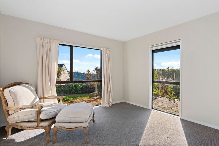 Photo of property in 20 Inverness Lane, Redcliffs, Christchurch, 8081