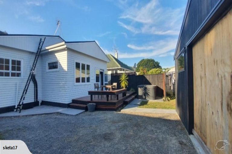 Photo of property in 14 Golf Road, Manor Park, Lower Hutt, 5019