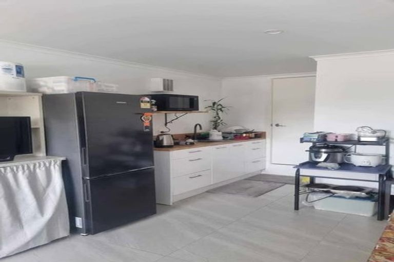 Photo of property in 1/104 Hillside Road, Glenfield, Auckland, 0627