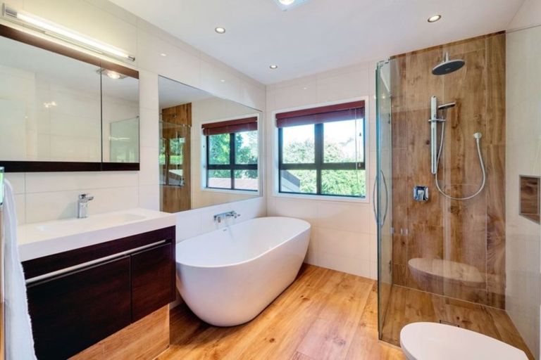 Photo of property in 60 Kaipara Road, Papakura, 2582