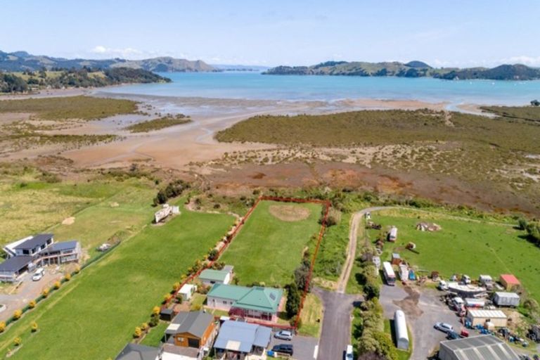 Photo of property in 7 Strongman Road, Coromandel, 3506