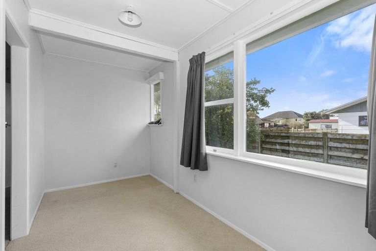 Photo of property in 5a Whitehouse Road, Titahi Bay, Porirua, 5022