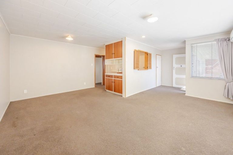 Photo of property in 2/17 Bowling Road, Greenmeadows, Napier, 4112
