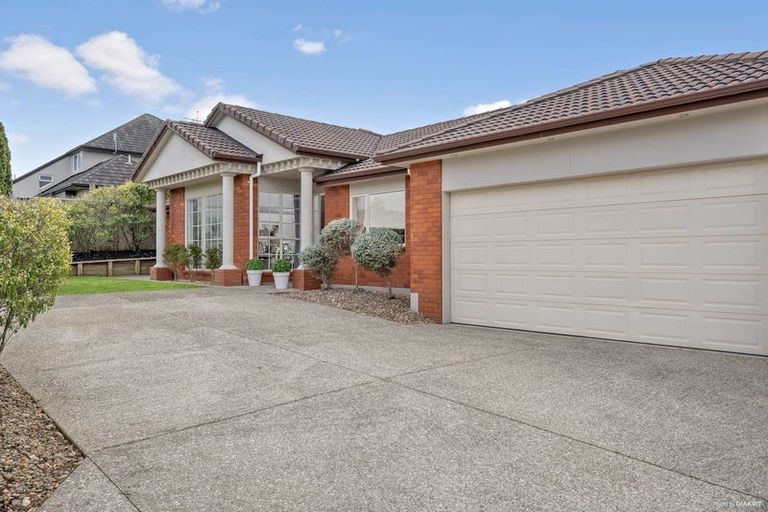 Photo of property in 15 Kouras Place, Flat Bush, Auckland, 2016