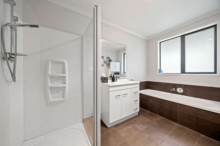 Photo of property in 296 Forest Hill Road, Waiatarua, Auckland, 0612