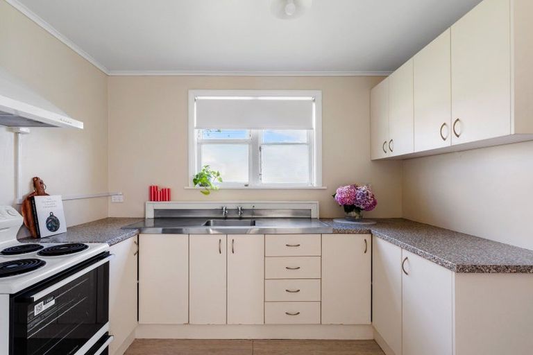 Photo of property in 27 Old Lake Road, Narrow Neck, Auckland, 0624