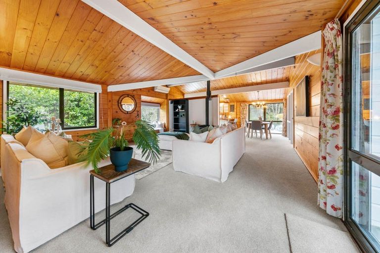 Photo of property in 204 Shaw Road, Oratia, Auckland, 0604