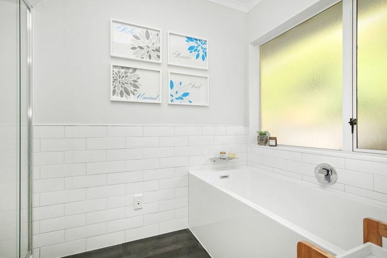 Photo of property in 125 Woodman Drive, Tawa, Wellington, 5028