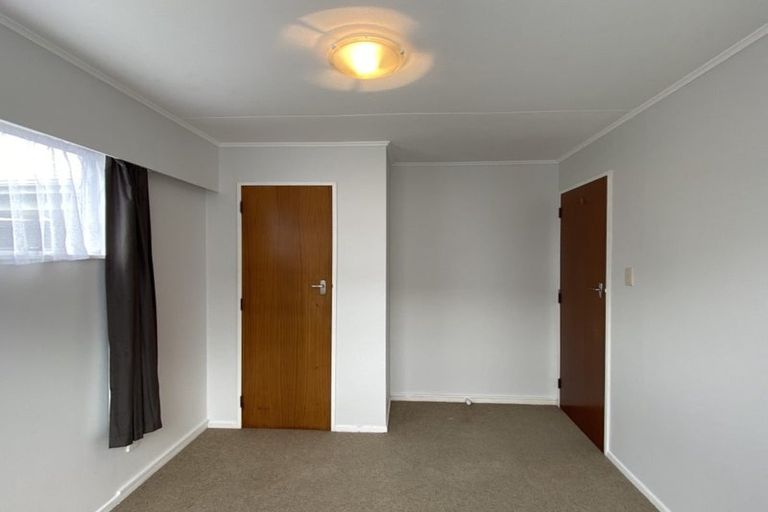 Photo of property in 4 Hillview Crescent, Paparangi, Wellington, 6037