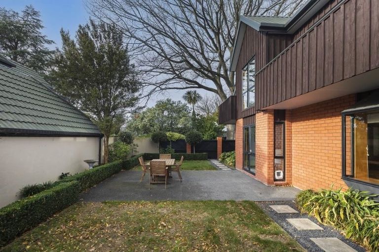 Photo of property in 2/77 Hinau Street, Riccarton, Christchurch, 8041