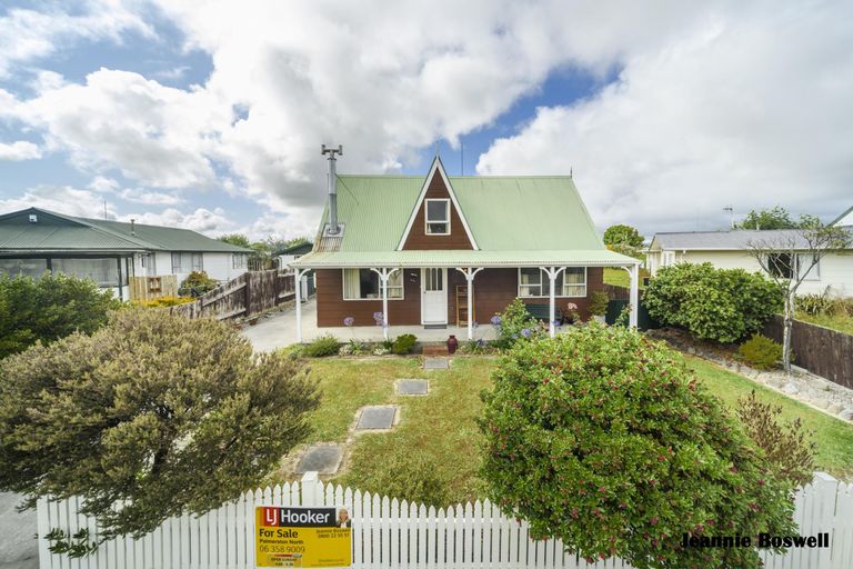 Photo of property in 50 Rhodes Drive, Kelvin Grove, Palmerston North, 4414