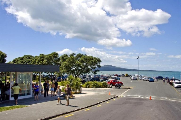 Photo of property in 2d/5 The Promenade, Takapuna, Auckland, 0622