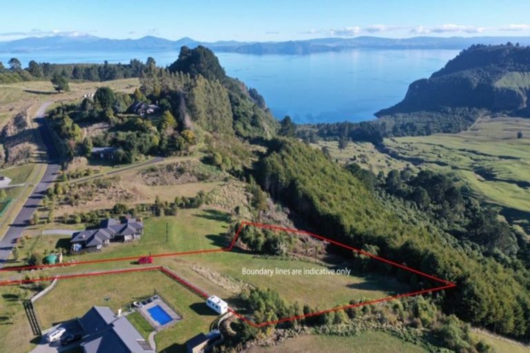 Photo of property in 124 Highland Drive, Acacia Bay, Taupo, 3385