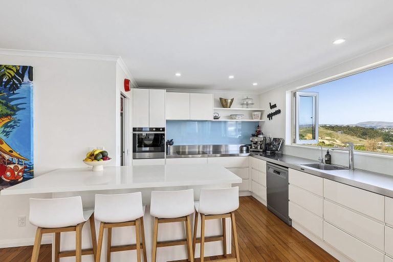 Photo of property in 14 Corlett Road, Plimmerton, Porirua, 5026