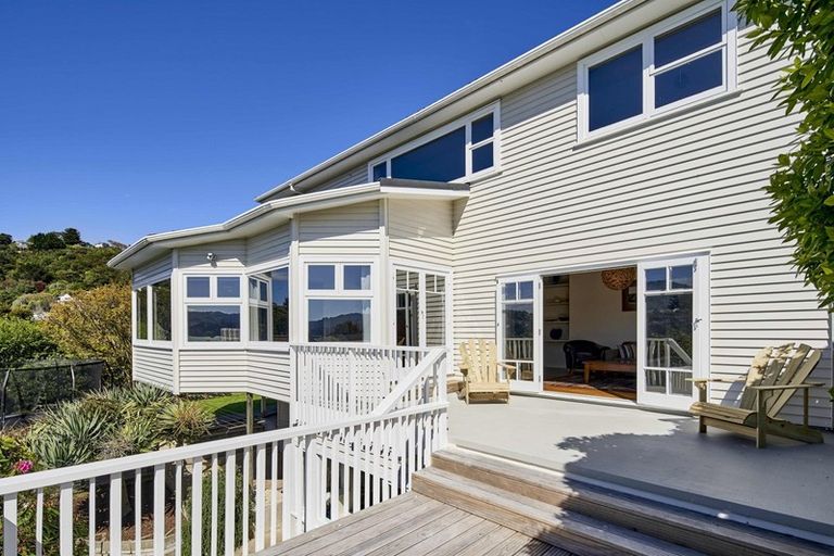 Photo of property in 2 Seaview Road, Paremata, Porirua, 5024