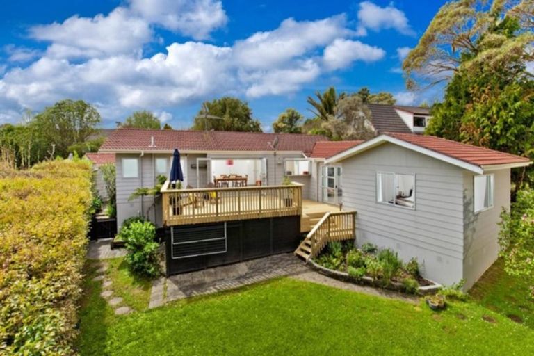 Photo of property in 19 Sunward Rise, Glenfield, Auckland, 0629