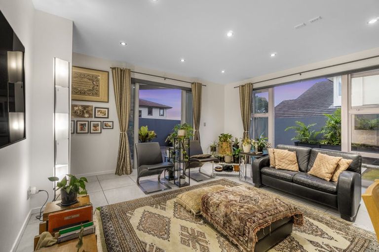 Photo of property in 219 East Coast Road, Campbells Bay, Auckland, 0620