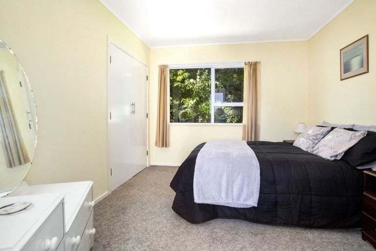 Photo of property in 12 Kinapori Terrace, Newlands, Wellington, 6037