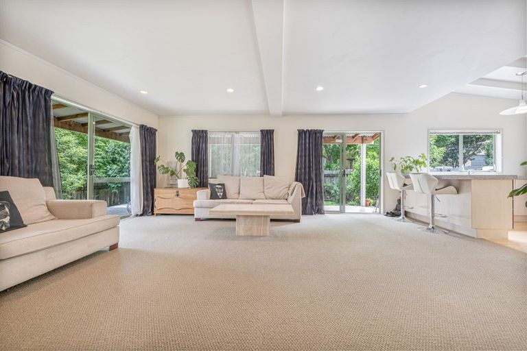 Photo of property in 205d Henderson Valley Road, Henderson, Auckland, 0612