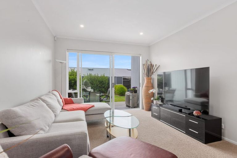 Photo of property in 26a Taikura Avenue, Red Beach, 0932