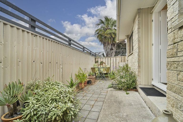 Photo of property in 2/704 Charles Street, Raureka, Hastings, 4120