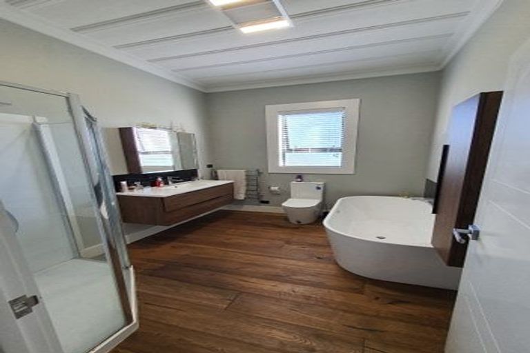Photo of property in 42 Collins Street, Hawera, 4610