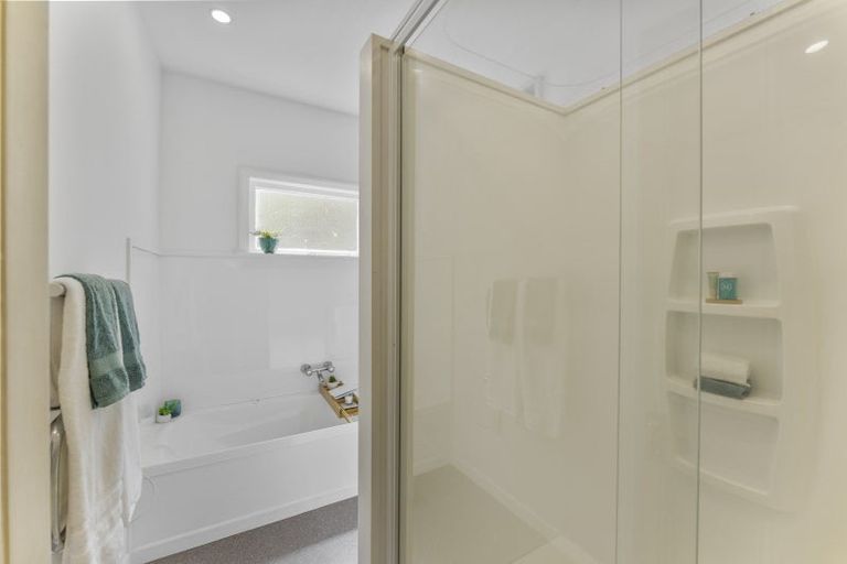 Photo of property in 25 Kiriwai Road, Paremata, Porirua, 5024