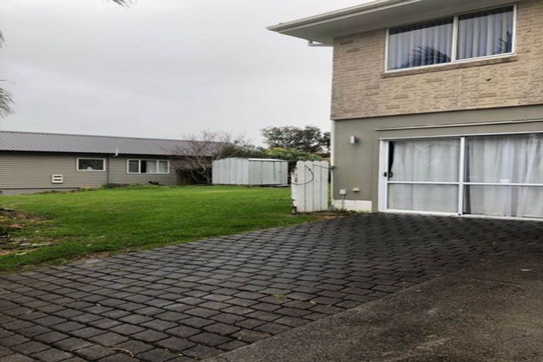 Photo of property in 35 Glenbervie Crescent, Massey, Auckland, 0614