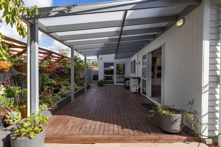 Photo of property in 6a Queenwood Road, Levin, 5510