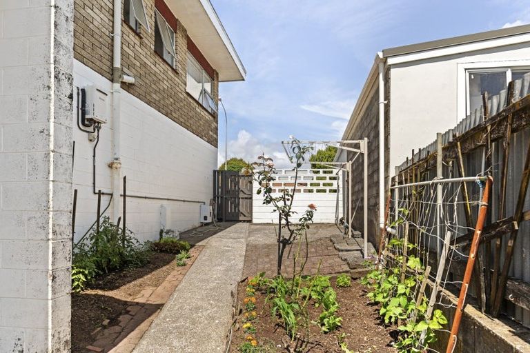 Photo of property in 2/194 Powderham Street, New Plymouth, 4310