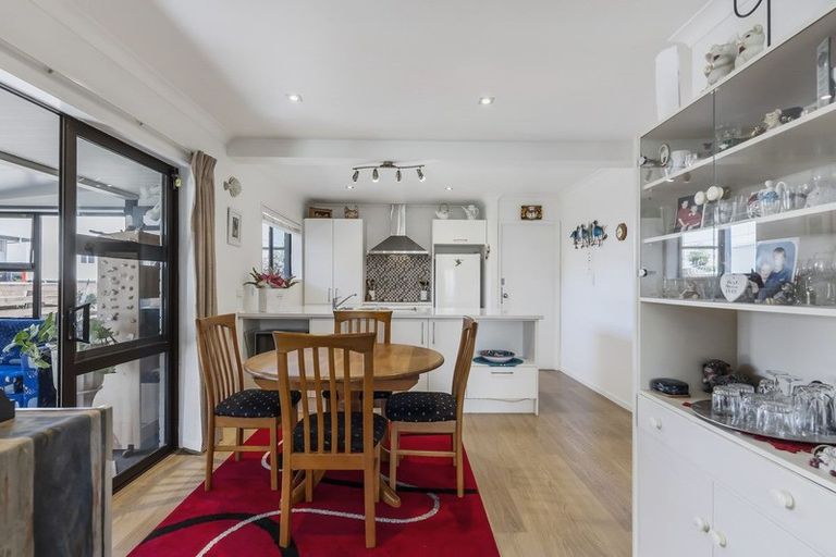 Photo of property in 1/52 Florence Avenue, Orewa, 0931