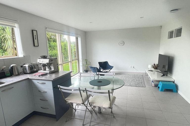 Photo of property in 17 Meteor Place, Schnapper Rock, Auckland, 0632