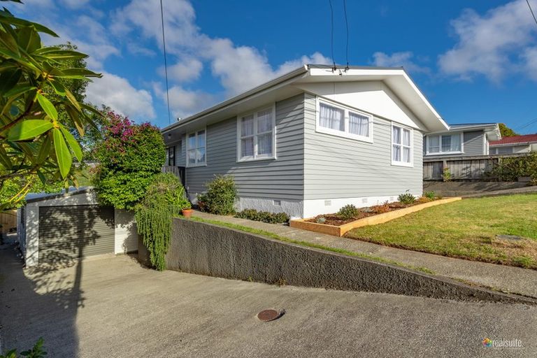 Photo of property in 18 Mark Avenue, Paparangi, Wellington, 6037