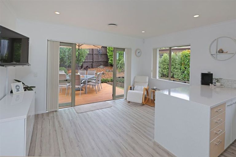 Photo of property in 22 Graven Court, Henderson, Auckland, 0612