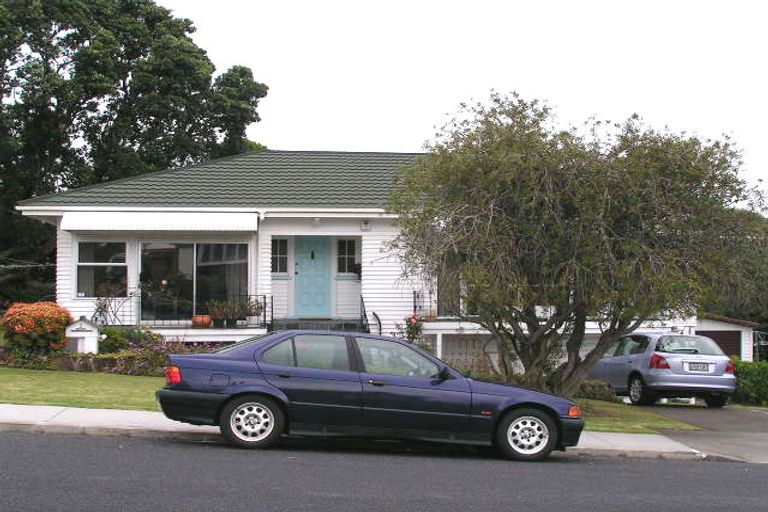 Photo of property in 1/2 Hart Road, Hauraki, Auckland, 0622