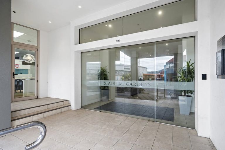 Photo of property in Stadium Garden Flats, 401/107 Thorndon Quay, Pipitea, Wellington, 6011