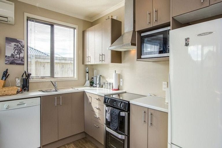 Photo of property in 1/63 Royal Crescent, Saint Kilda, Dunedin, 9012