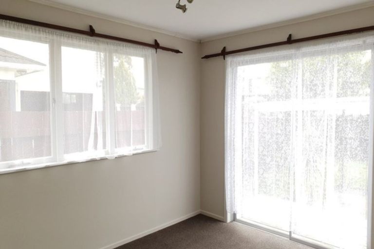 Photo of property in 19 Helena Street, Massey, Auckland, 0614