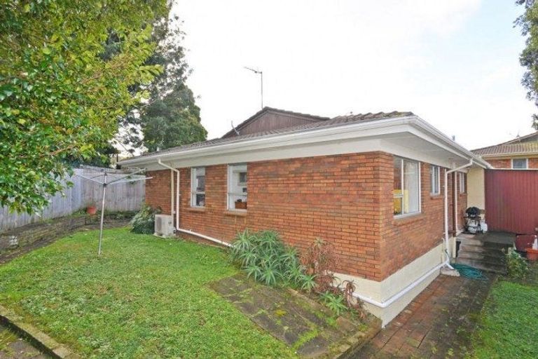 Photo of property in 1/8 Pamela Place, New Lynn, Auckland, 0600