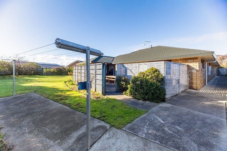 Photo of property in 33 Consort Close, Paraparaumu Beach, Paraparaumu, 5032